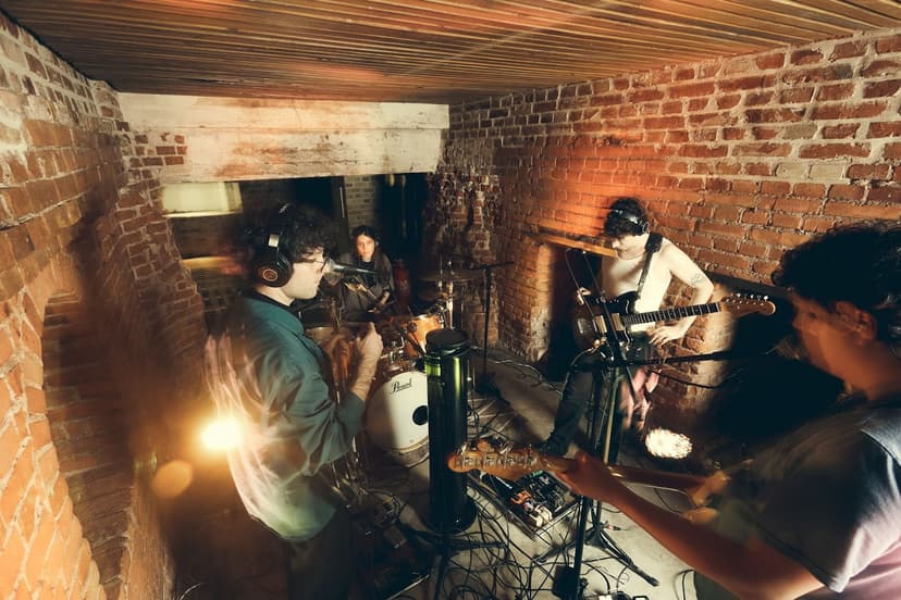 Supervão lança primeiro single ao vivo do EP AVGN na Rádio Agulha