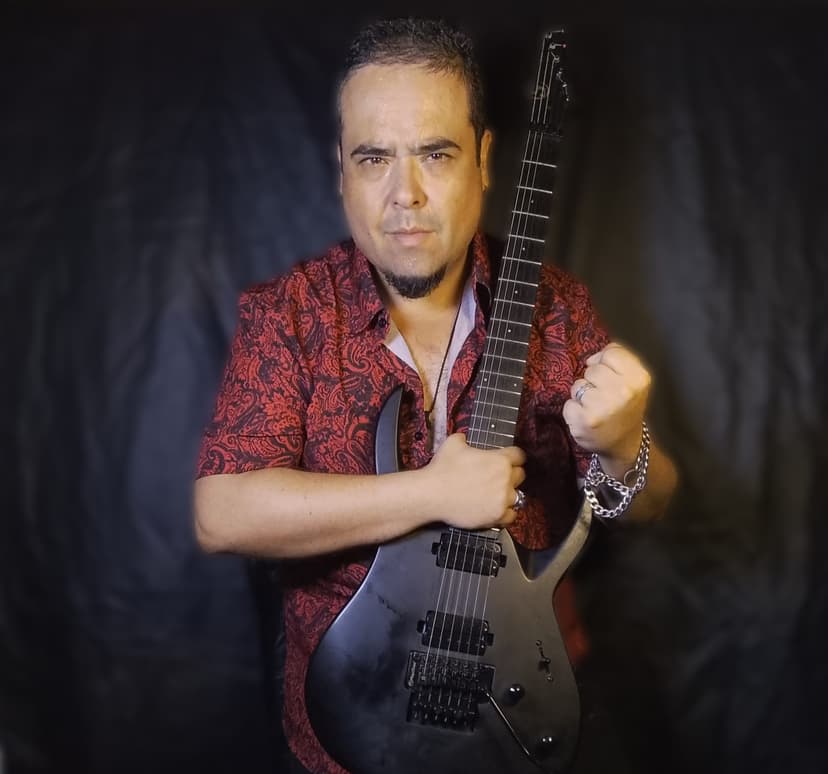 Guitarrista Marcelo Demichelli faz live em 20 de abril tocando temas recentes que misturam metal e sonoridades étnicas
